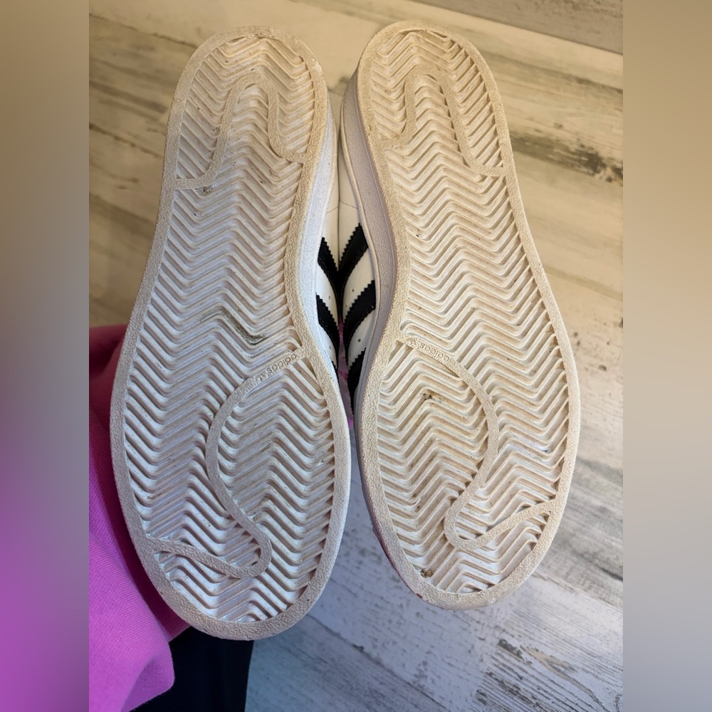 Adidas superstars in white and black - Picture 5 of 6